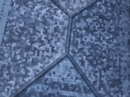 Detalle de las tejas KASTON y sus cumbreras